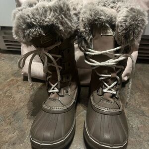London Fog Fur-Lined Winter Boots in Brown and Gray kids3/woman 5 excellent
